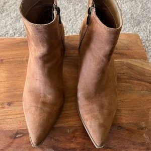 Woman’s Size 7 brown booties